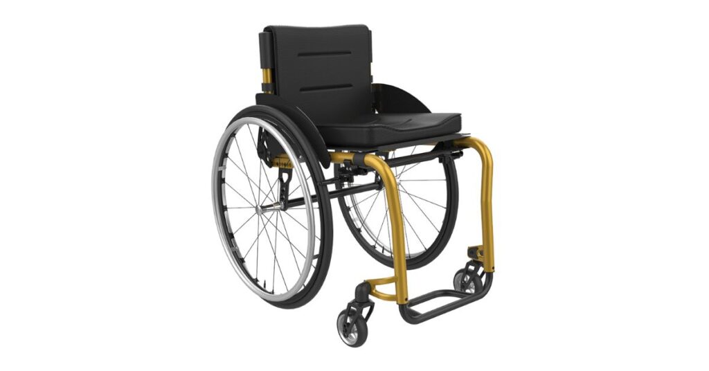 Czarny wózek aktywny z dużymi tylnymi kołami i lekką ramą do codziennej mobilności